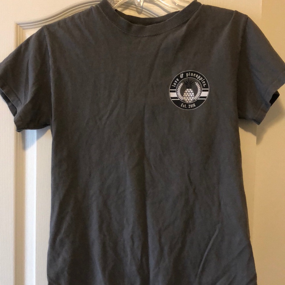 Gray tee shirt